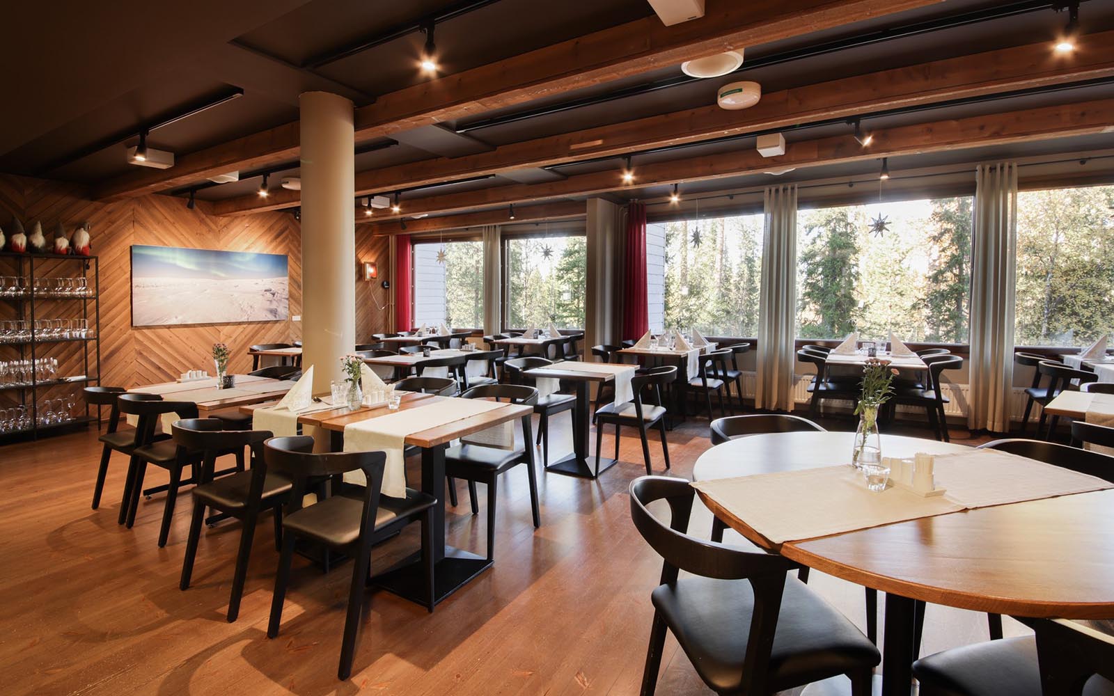 The modern restaurant Santa's Hotel Aurora in Luosto, Finland with large north facing windows 